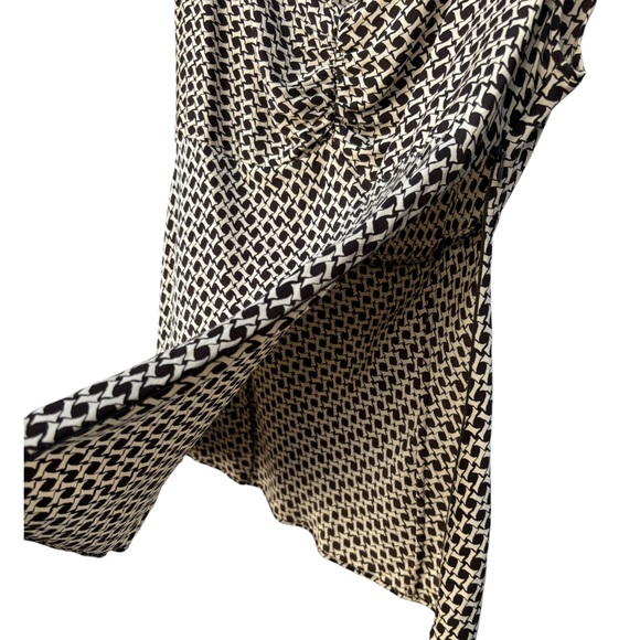 Ann Taylor Women’s 8 Black & Cream Cap Sleeve Geometric Print Silk Blouse - Picture 6 of 7